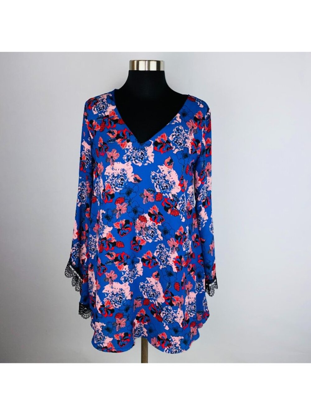 ASTR Womens Small S Polyester Blue Floral Boho Top Lace Trim Bell Sleeves Top